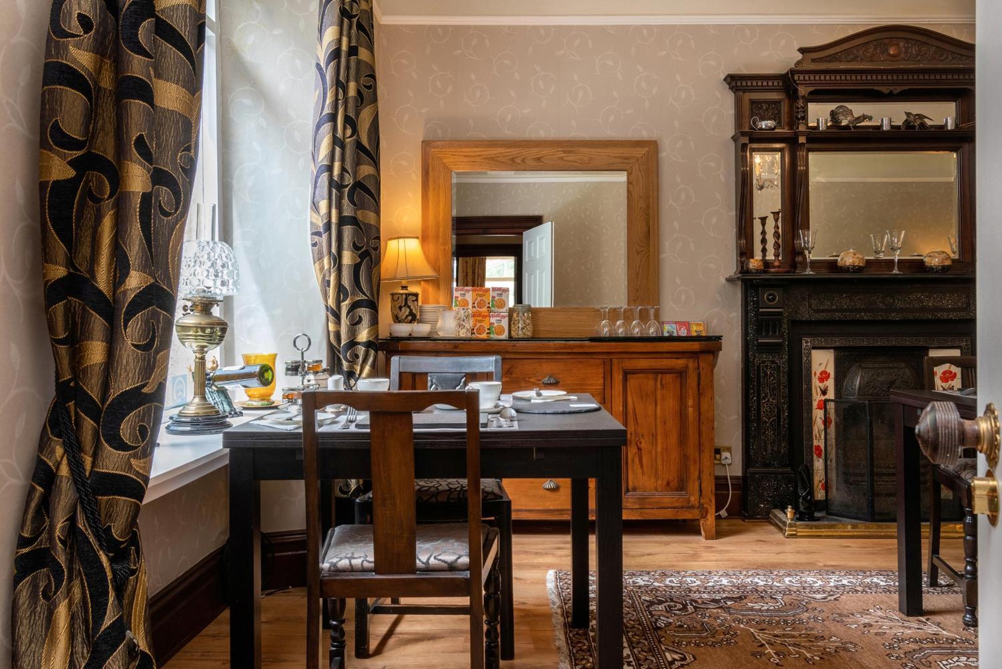 دولغيلوو Afon Rhaiadr Country House المظهر الخارجي الصورة