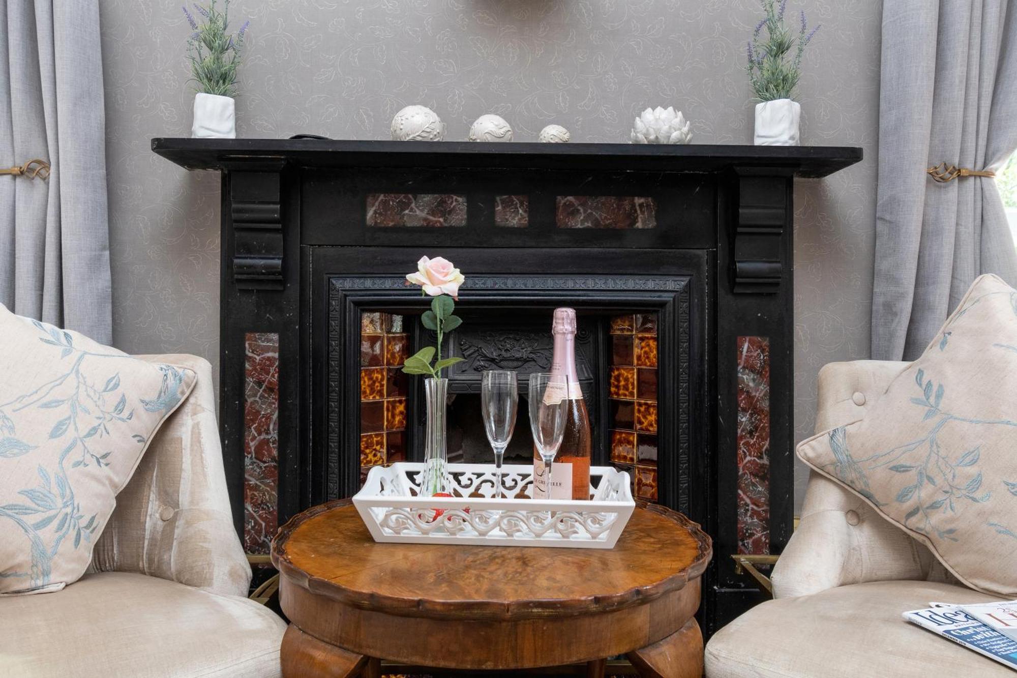 دولغيلوو Afon Rhaiadr Country House المظهر الخارجي الصورة